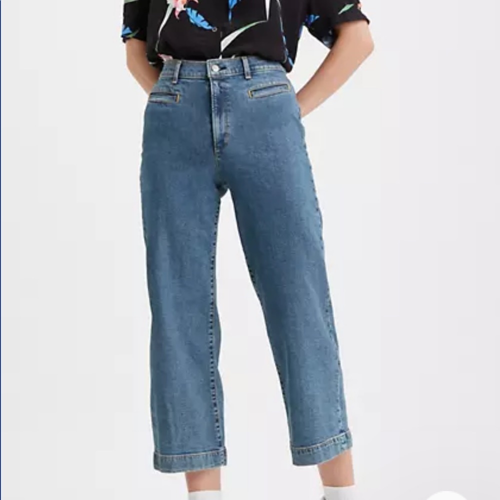 Levi’s Ribcage Wide Leg Cropped Women’s Jeans.